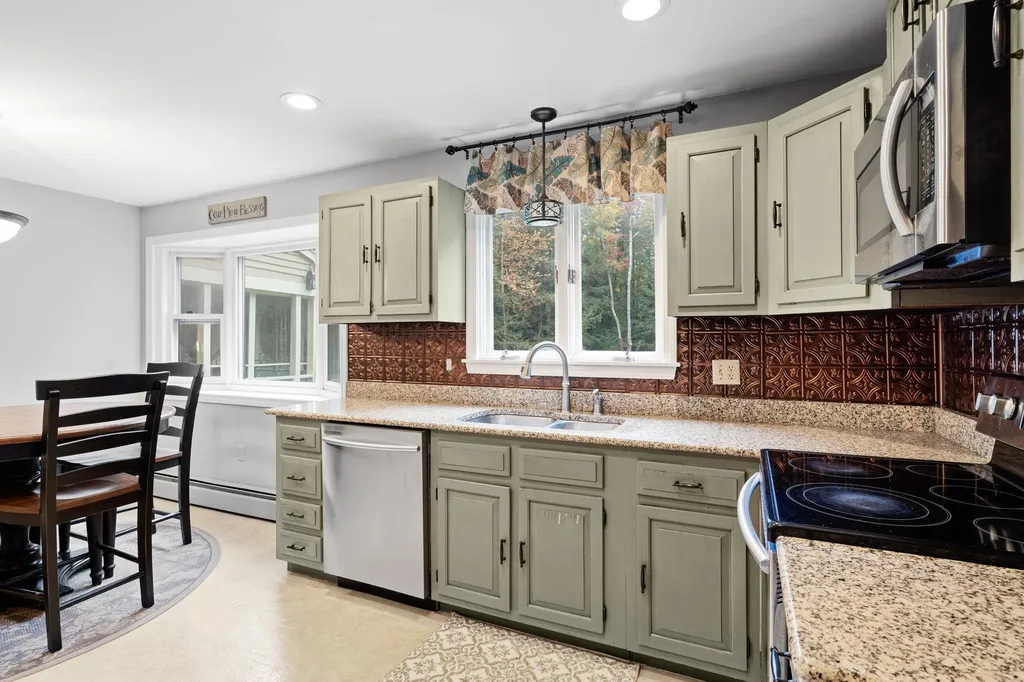 37 Strawberry Hill Road Bedford NH 03110