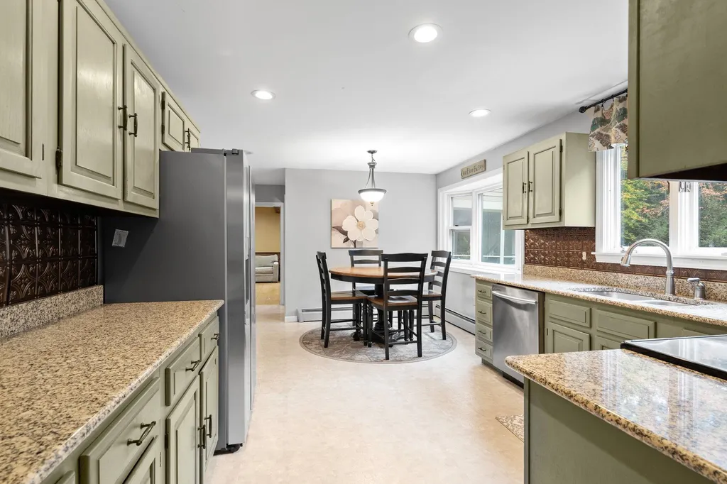 37 Strawberry Hill Road Bedford NH 03110