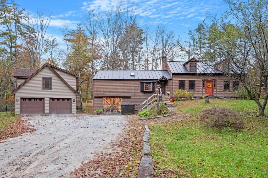 17 Pleasant Valley Road Bradford NH 03221