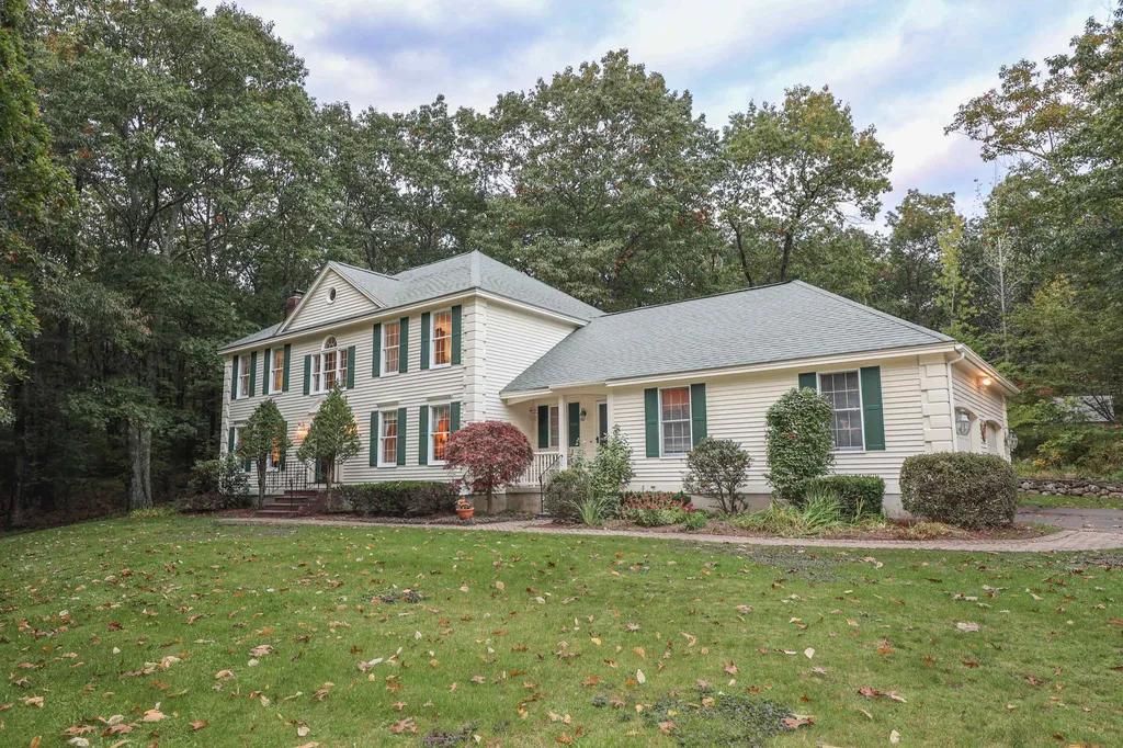 51 Blossom Road Windham NH 03087