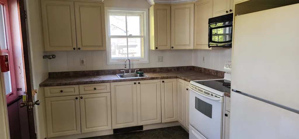 17 Union Street Littleton NH 03561