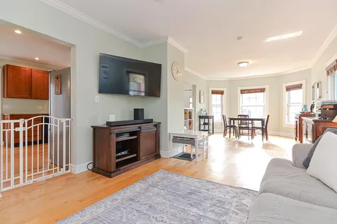 2 Howard Street Derry NH 03038