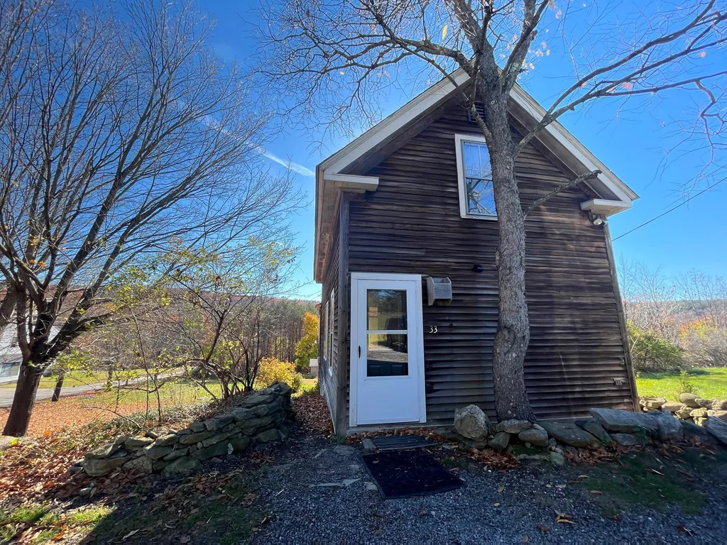 33 Madison Street Milford NH 03055