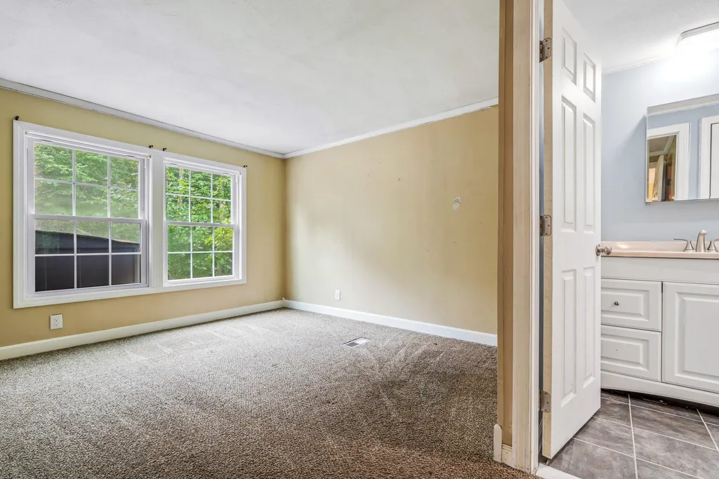 62 Spruce Road Danville NH 03819