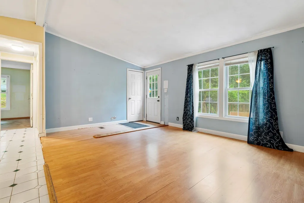 62 Spruce Road Danville NH 03819