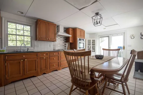 7 Pakesso Circle Litchfield NH 03052