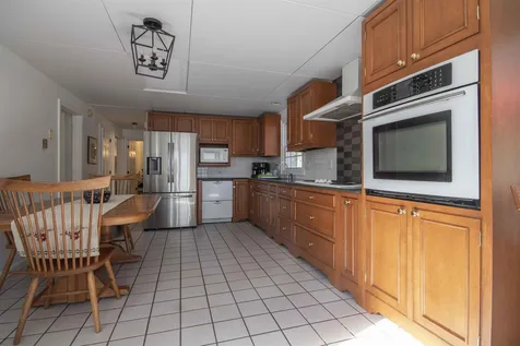 7 Pakesso Circle Litchfield NH 03052