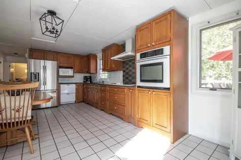 7 Pakesso Circle Litchfield NH 03052