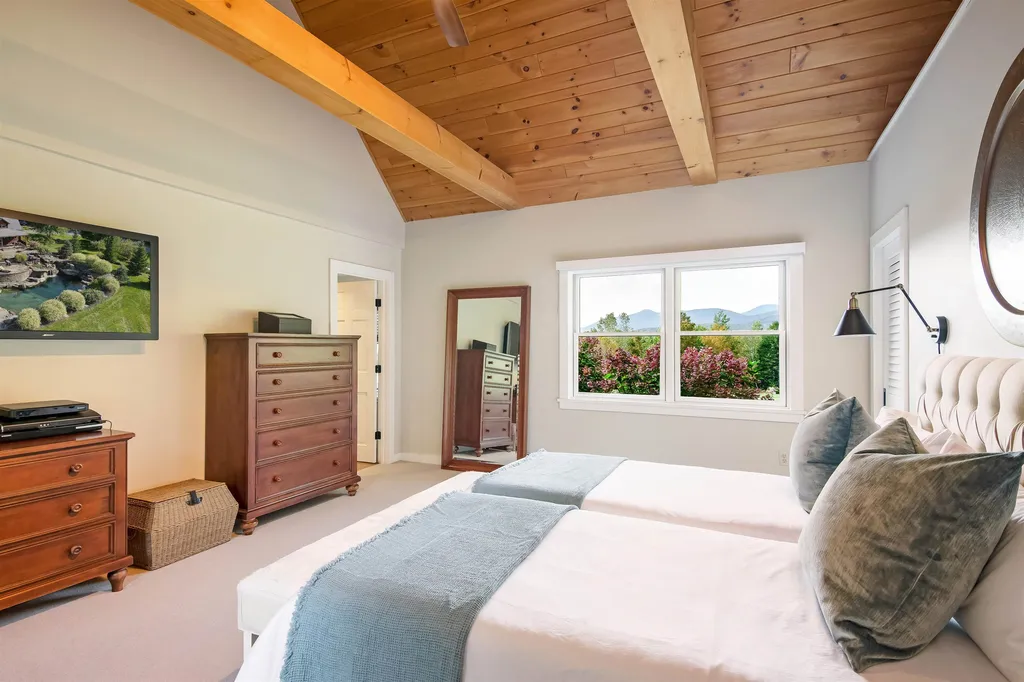 121 Upper Sky Acres Drive Stowe VT 05672