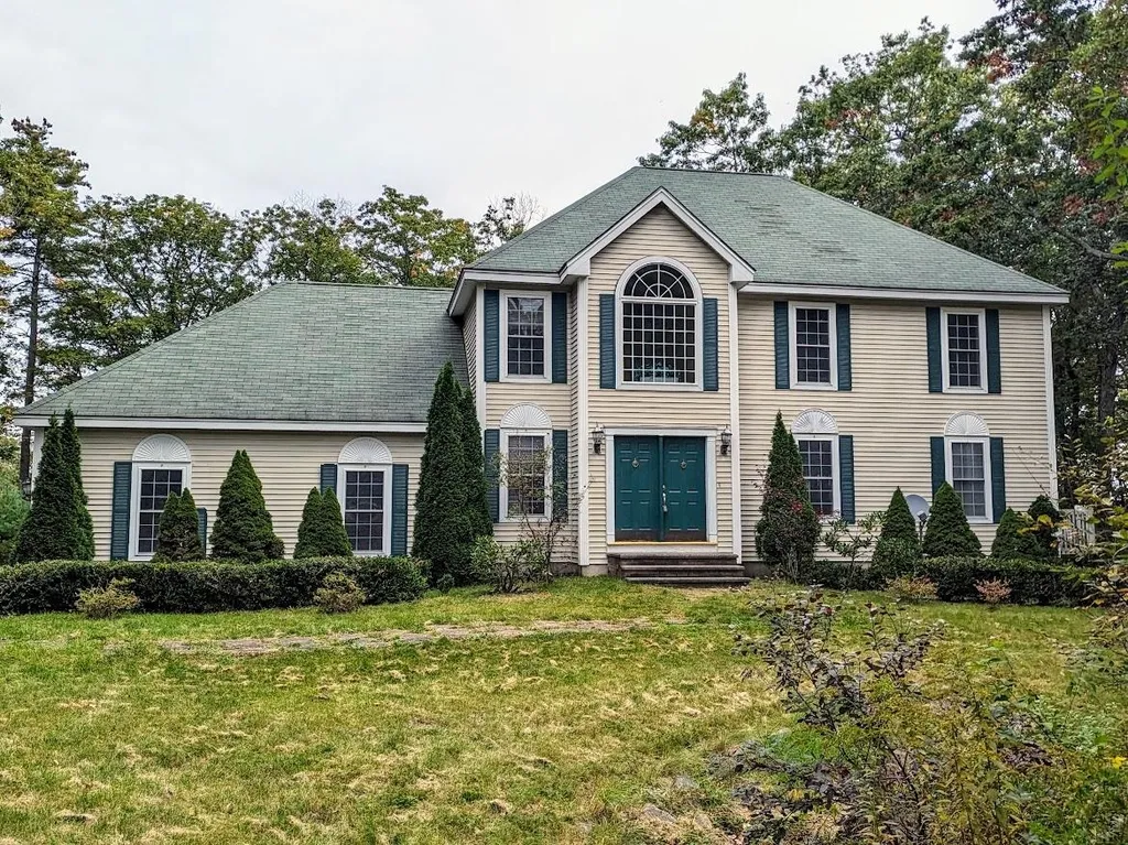42 Ryan Road Auburn NH 03032