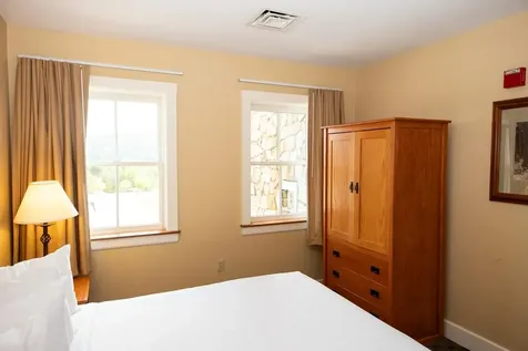 246/248 Qtr. I I I Jackson Gore Inn Ludlow VT 05149