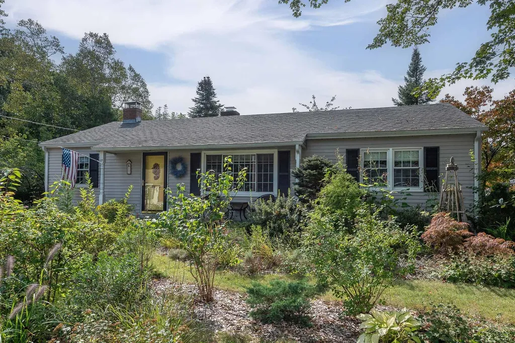 17 Philbrook Terrace Hampton NH 03842