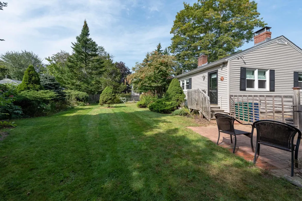 17 Philbrook Terrace Hampton NH 03842