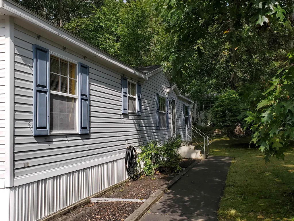 65 Courtney Lane Eliot ME 03903