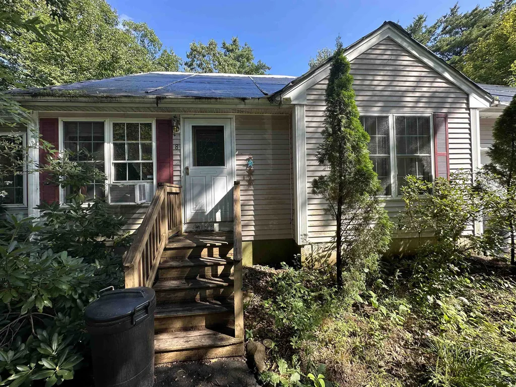 8 Crowley Court Raymond NH 03077