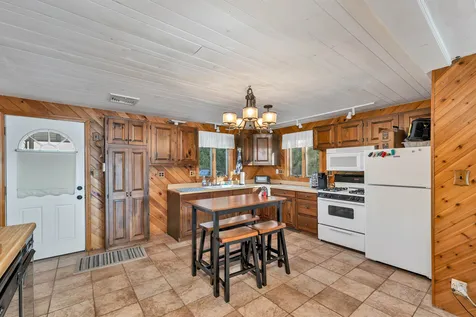 13 Shirley Lane Kingston NH 03848