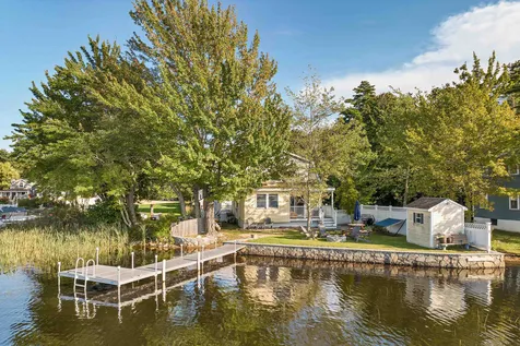 13 Shirley Lane Kingston NH 03848