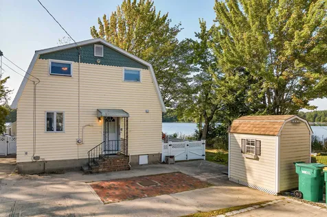 13 Shirley Lane Kingston NH 03848