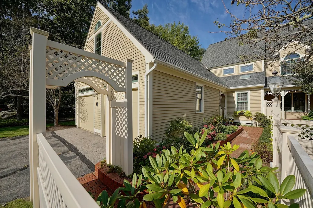 579 Sagamore Avenue Portsmouth NH 03801