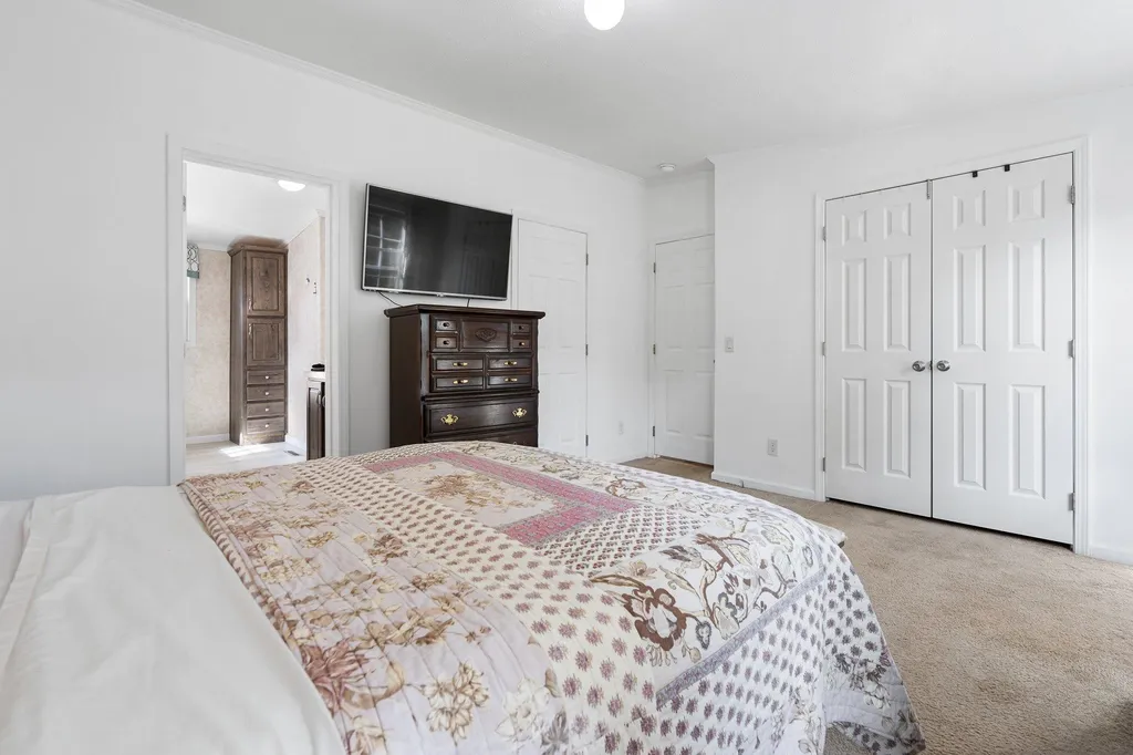 8 Buddy Street Hooksett NH 03106