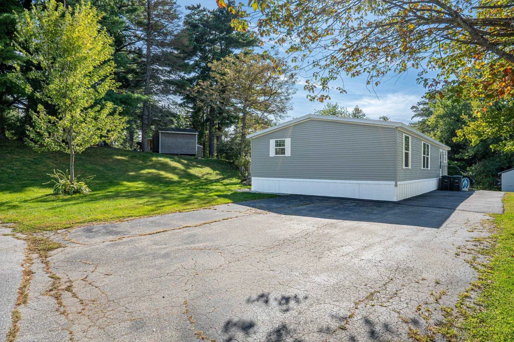 8 Buddy Street Hooksett NH 03106