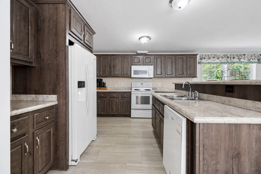 8 Buddy Street Hooksett NH 03106