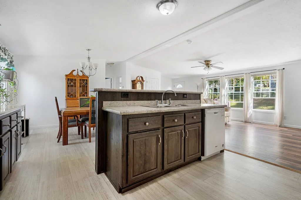 8 Buddy Street Hooksett NH 03106