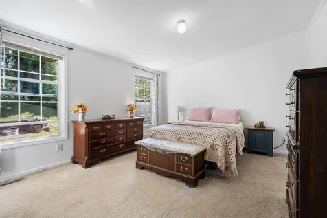 8 Buddy Street Hooksett NH 03106