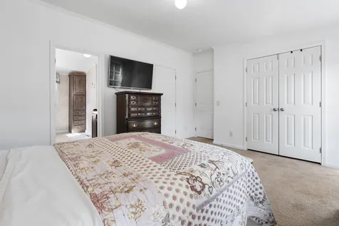 8 Buddy Street Hooksett NH 03106