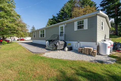 8 Buddy Street Hooksett NH 03106
