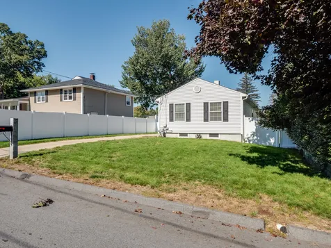 48 Pennichuck Street Nashua NH 03064