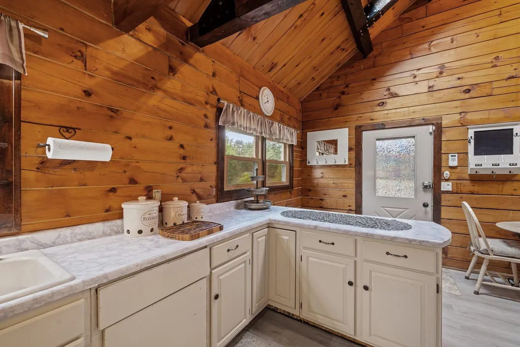 559 Hill Road Franklin NH 03235
