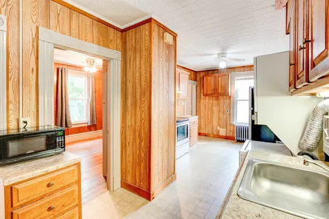 6 Courtland Street Nashua NH 03064