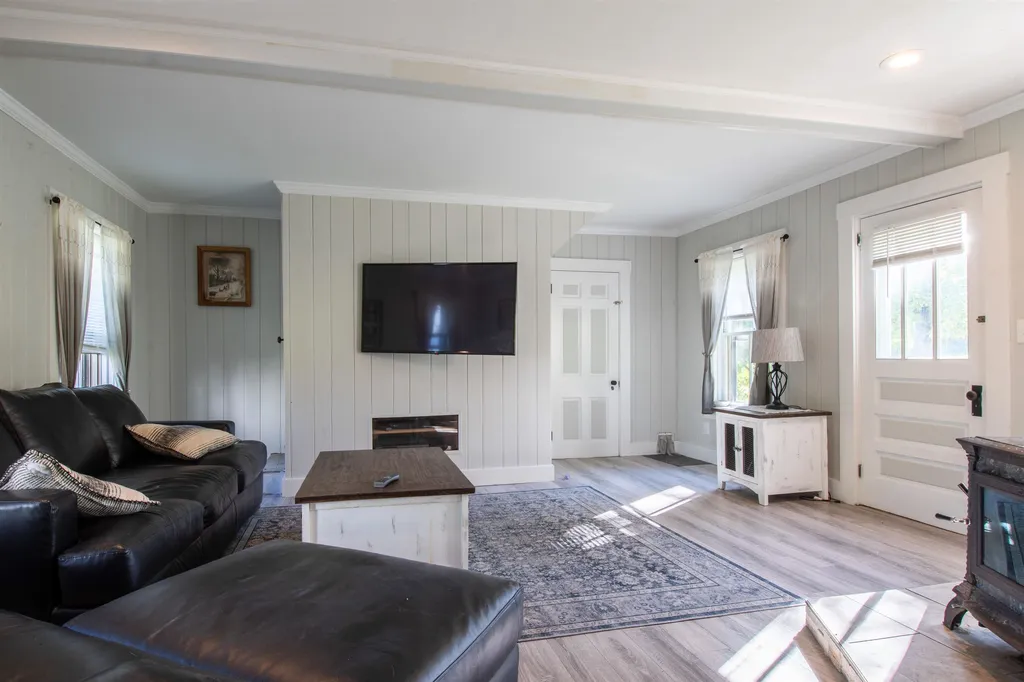 171 S Hill Road New Boston NH 03070