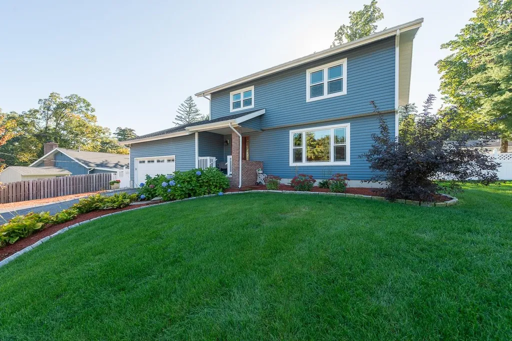 13 Logan Road Nashua NH 03063