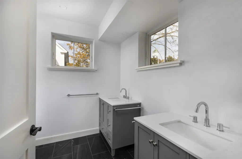 14 On The Common Lyme NH 03768