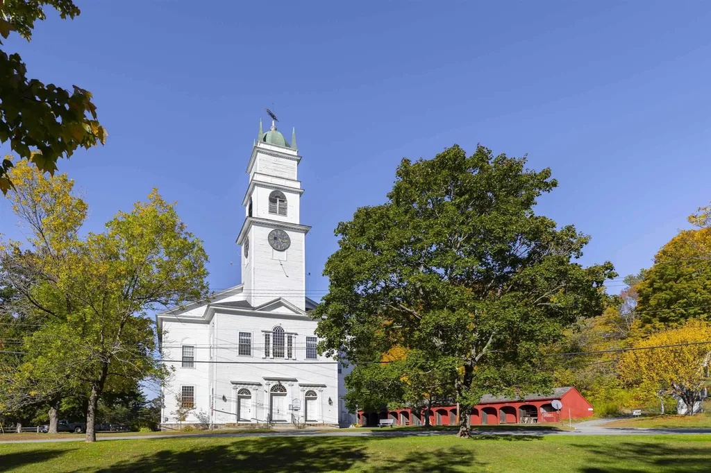 14 On The Common Lyme NH 03768