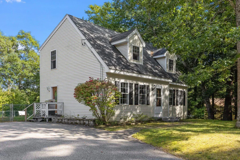 94 Centennial Drive Webster NH 03303