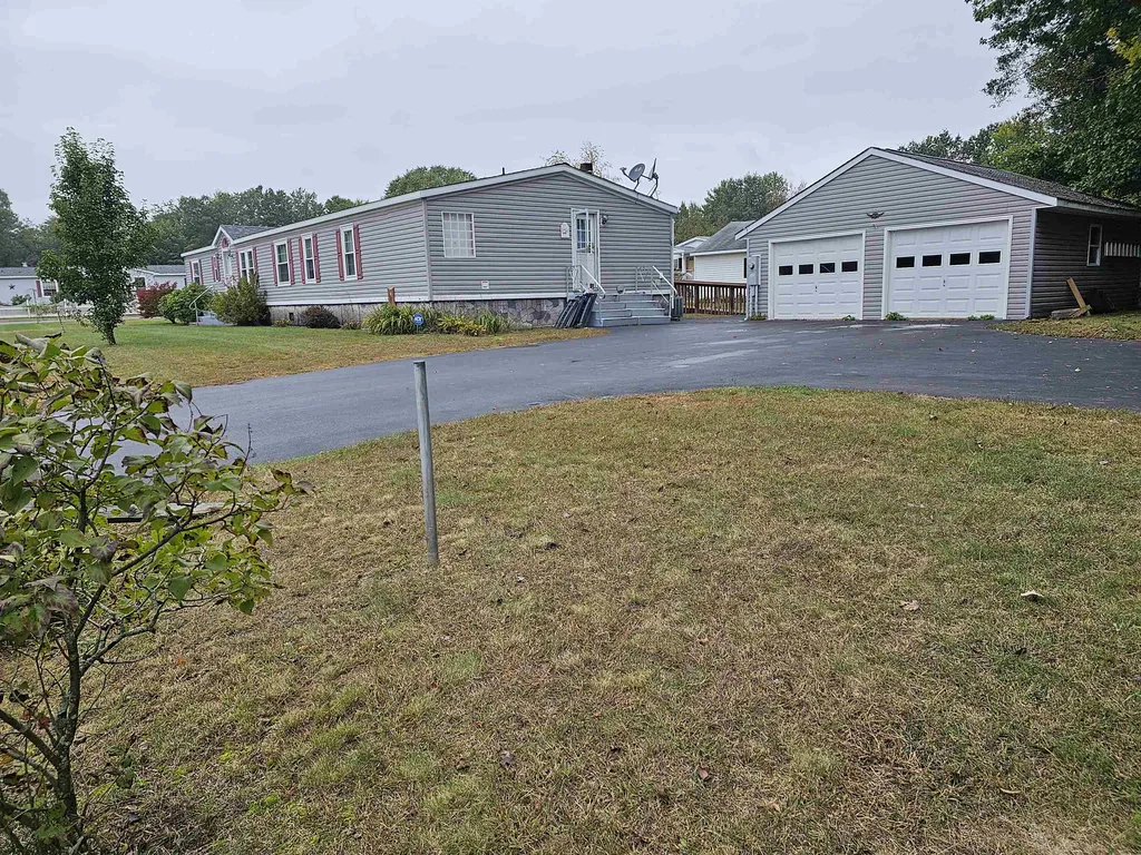 38 Hillview Circle Charlestown NH 03603