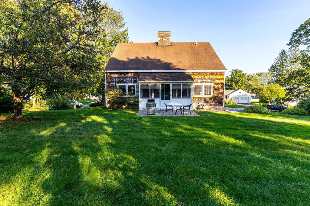 8 Hillcrest Drive Dover NH 03820