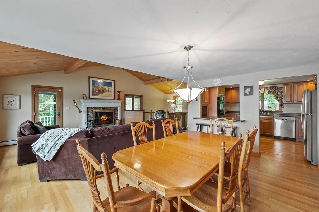 18 Oak Island Road Meredith NH 03253