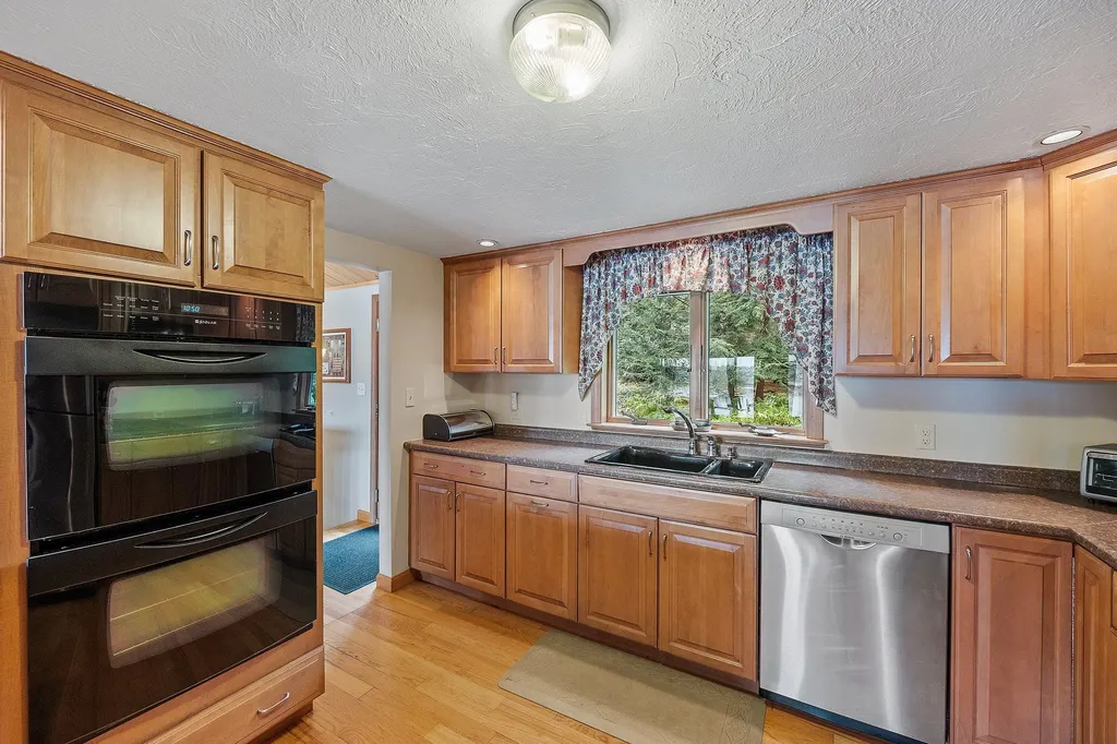 18 Oak Island Road Meredith NH 03253