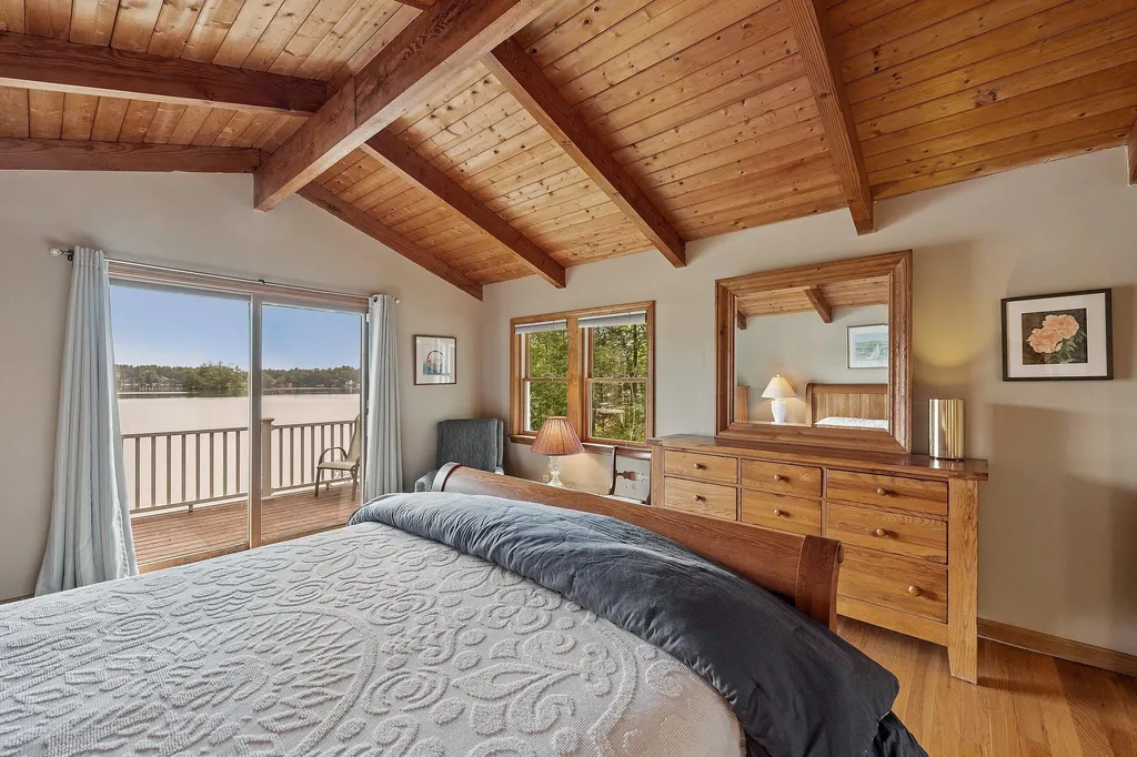 18 Oak Island Road Meredith NH 03253