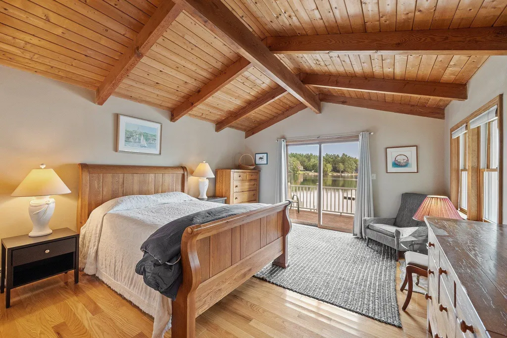 18 Oak Island Road Meredith NH 03253