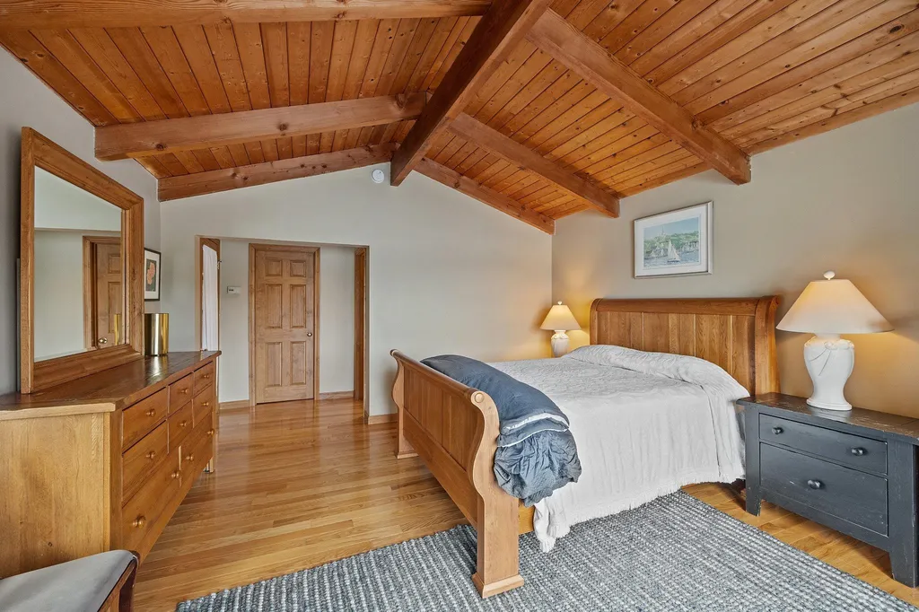 18 Oak Island Road Meredith NH 03253