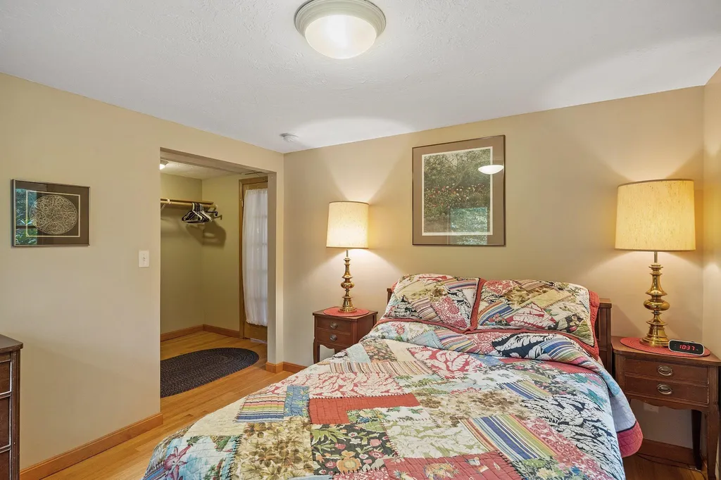 18 Oak Island Road Meredith NH 03253