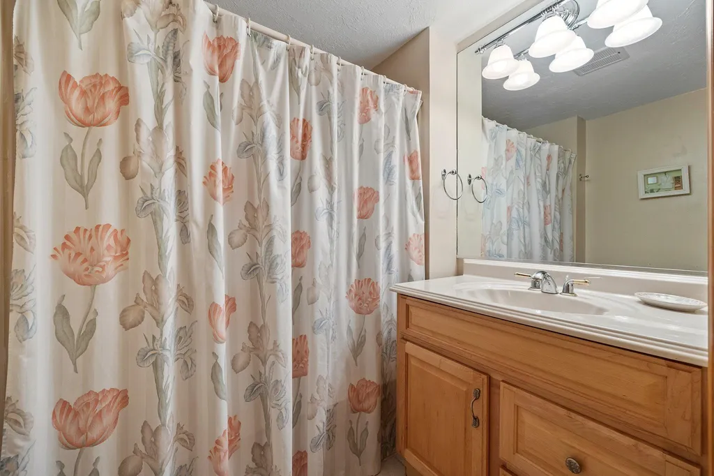 18 Oak Island Road Meredith NH 03253