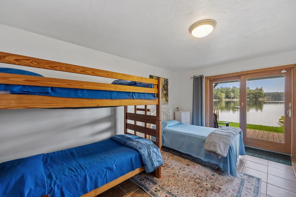 18 Oak Island Road Meredith NH 03253