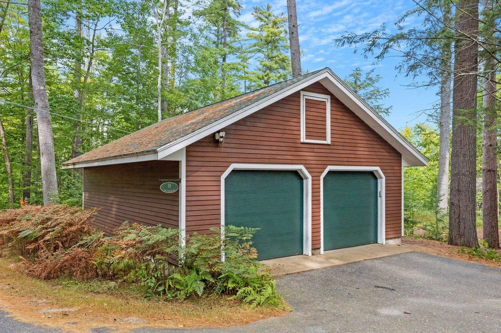 18 Oak Island Road Meredith NH 03253
