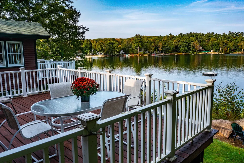 18 Oak Island Road Meredith NH 03253